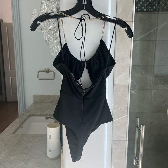 ALICE + OLIVIA SARIYA CUTOUT BODYSUIT BLACK - Picture 7 of 13